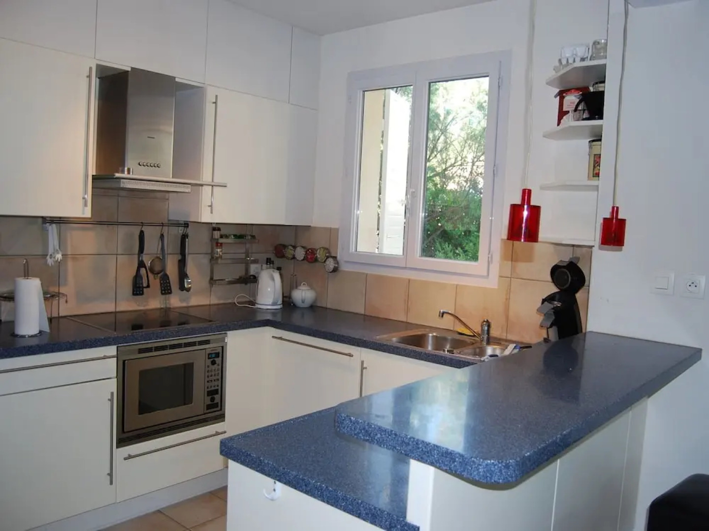 Detached villa with a dishwasher, in green surroundings