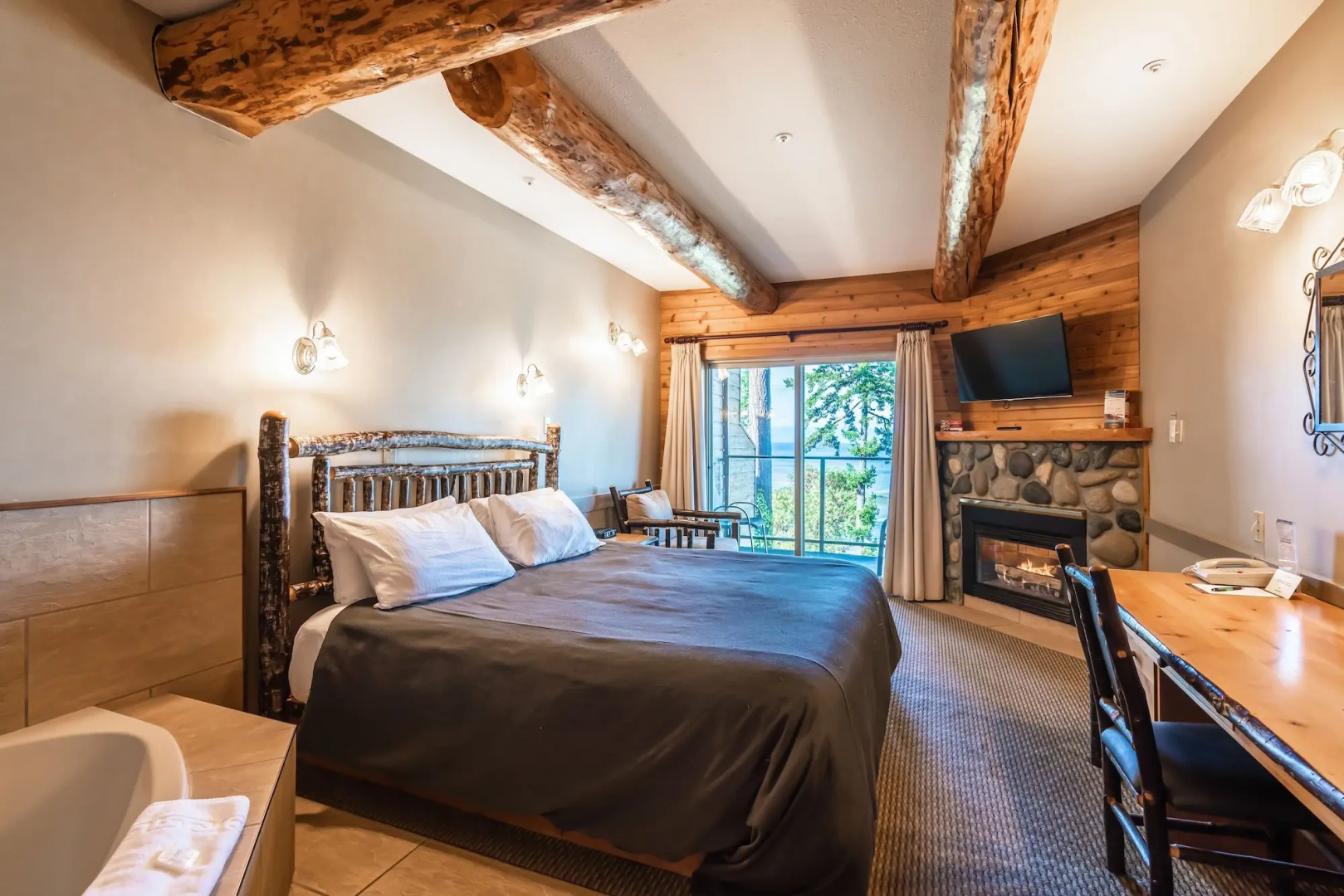 Tigh-Na-Mara Seaside Spa Resort