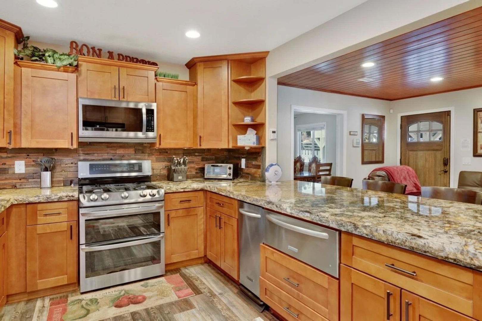 2085- Beary Peaceful Retreat 3 Bedroom Home by Redawning