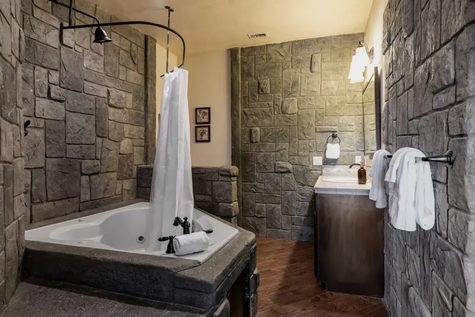 Wilson Creek Manor By Avantstay Sleeps 10! Amazing Estate w/ Pool & Game Room