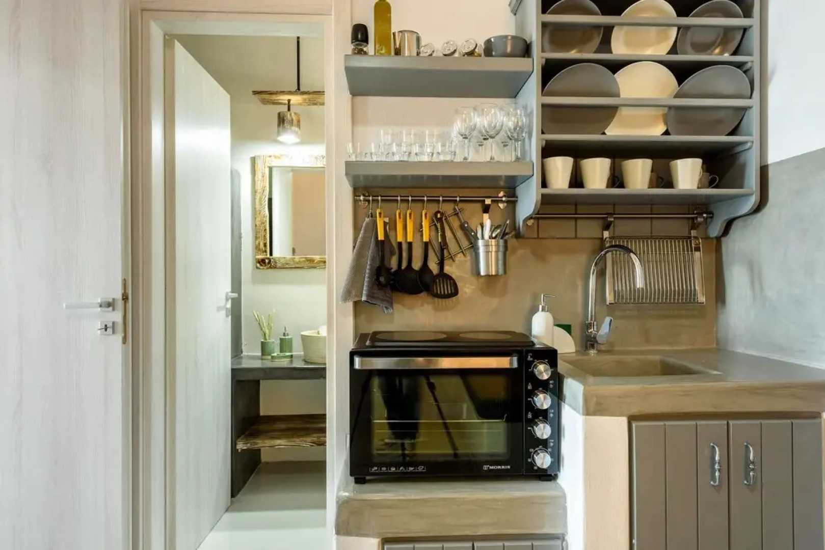 Blue Waves Suites & Apartments