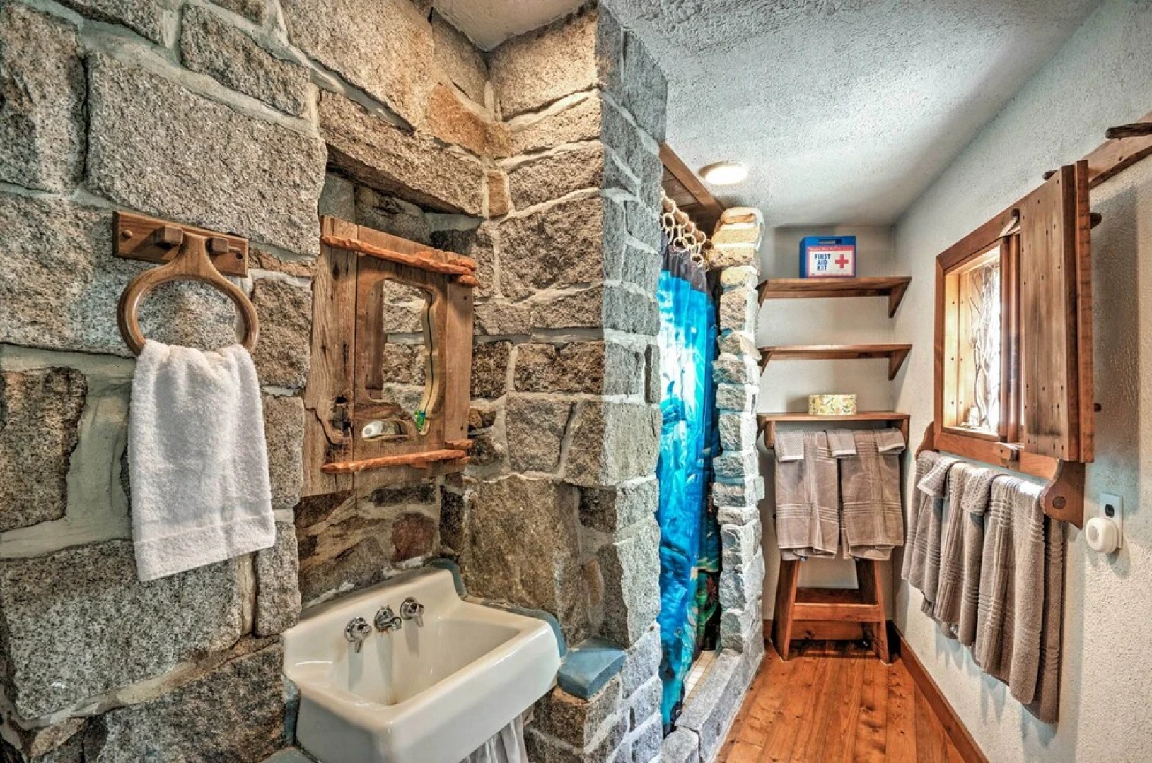 'dragonwood Castle' on Waterfront w/ Stunning View