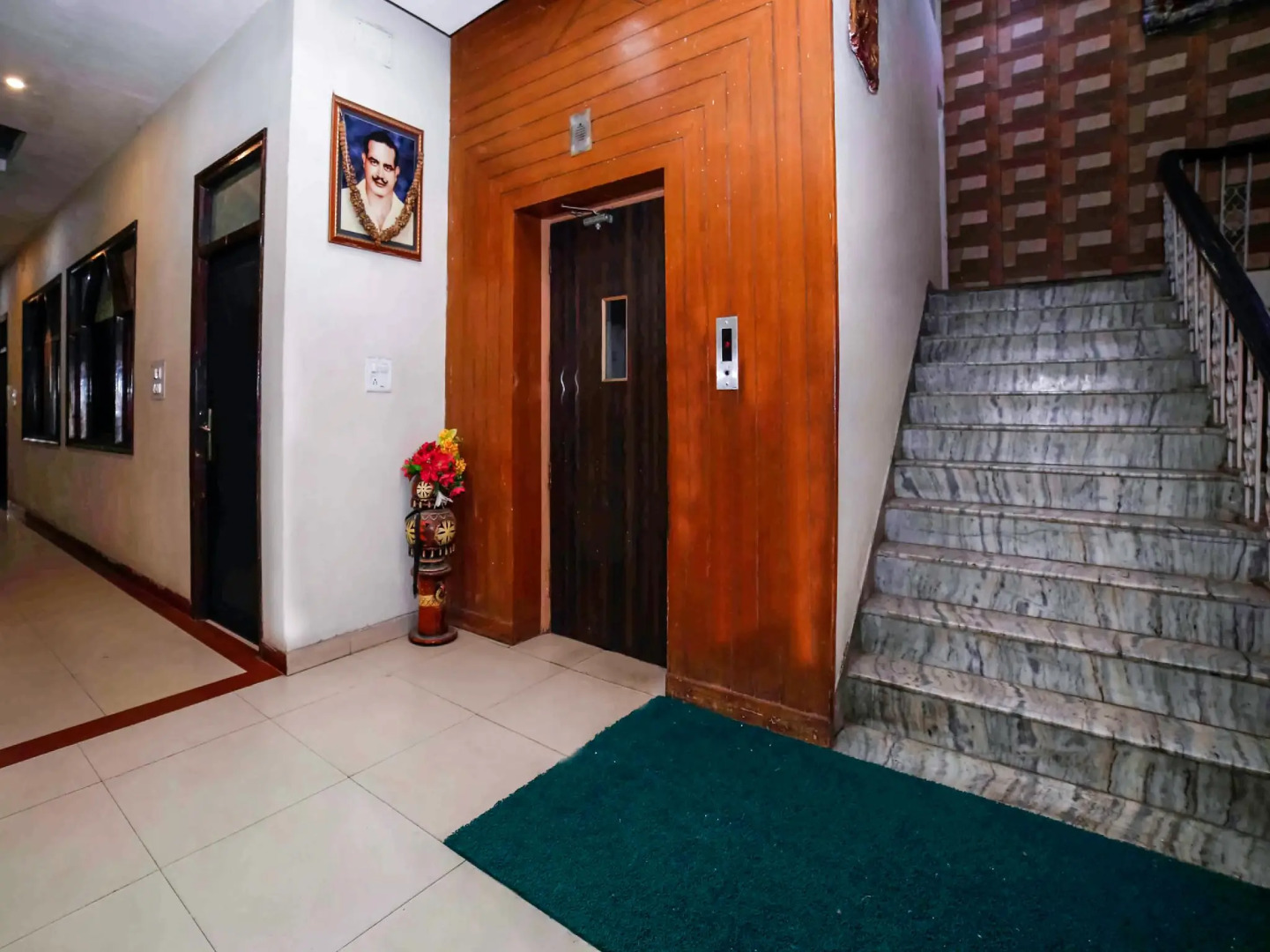 OYO 28071 Hotel Prakash Regency