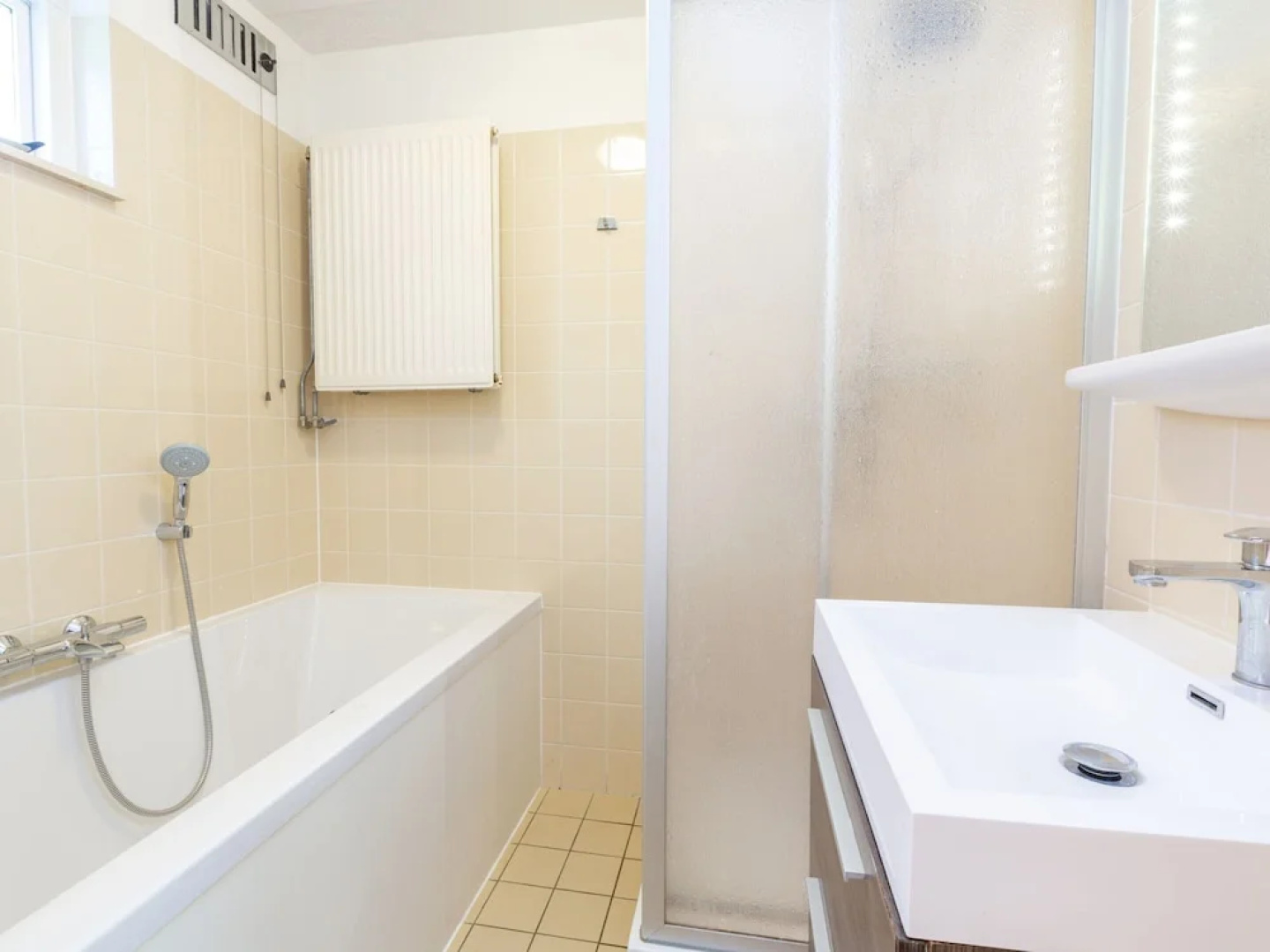 Restyled Holiday Home with 2 Bathrooms near Beach