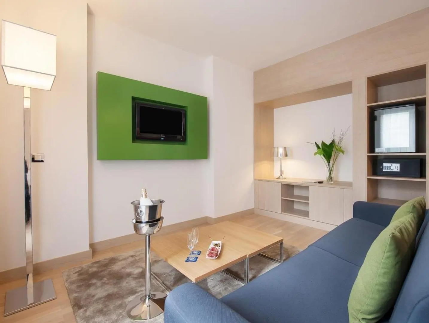 Отель Occidental Praha Five