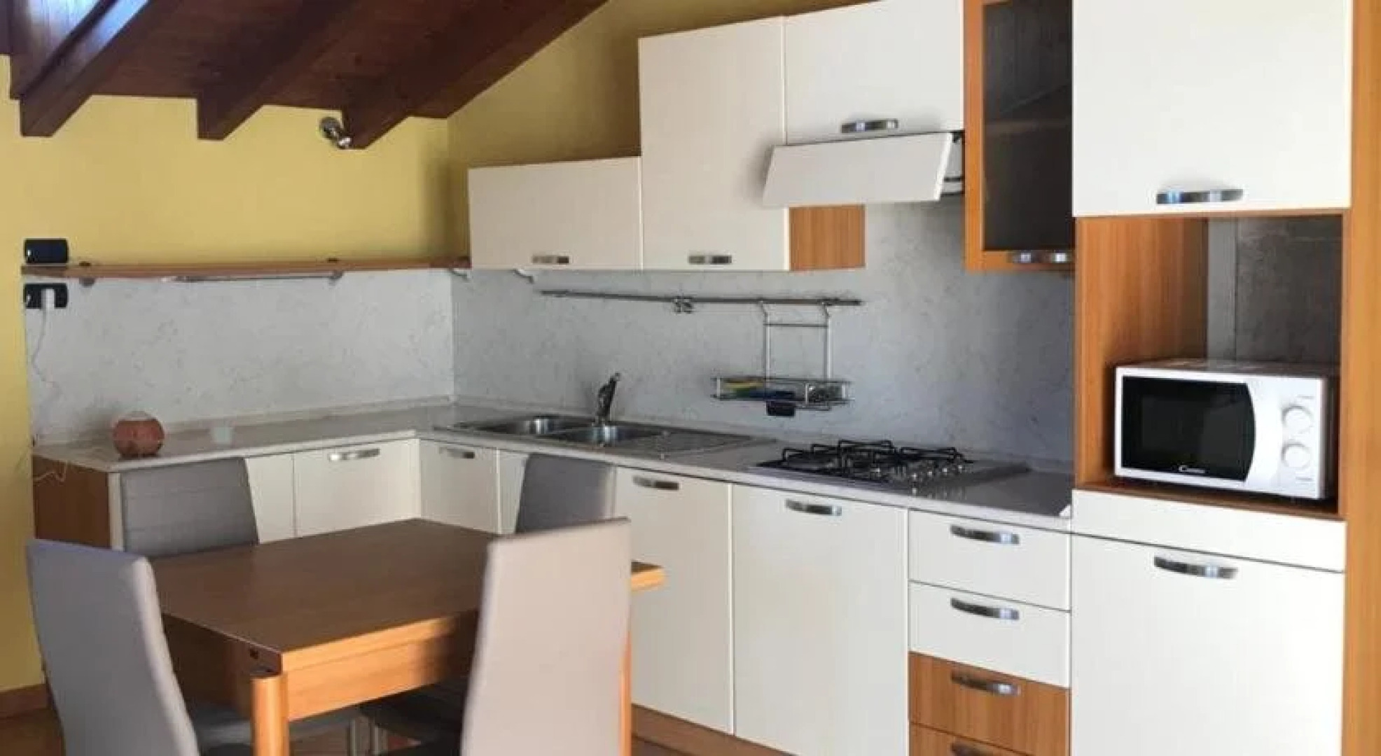 Color House Malpensa B&B