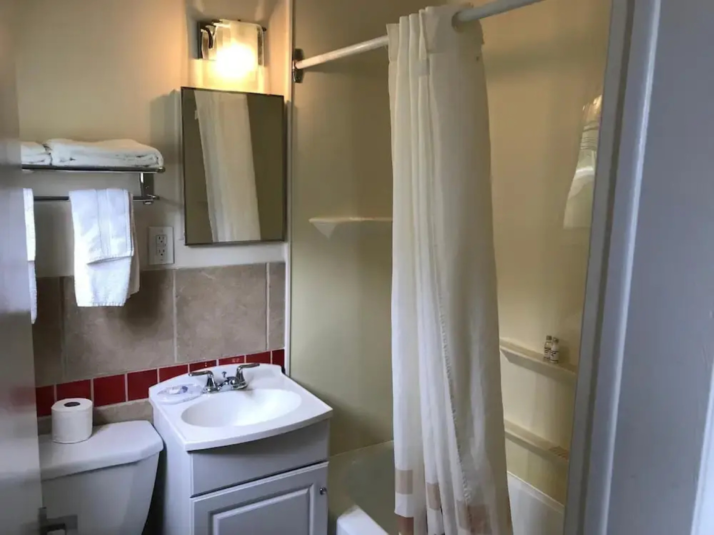 Anchor Motel and Suites