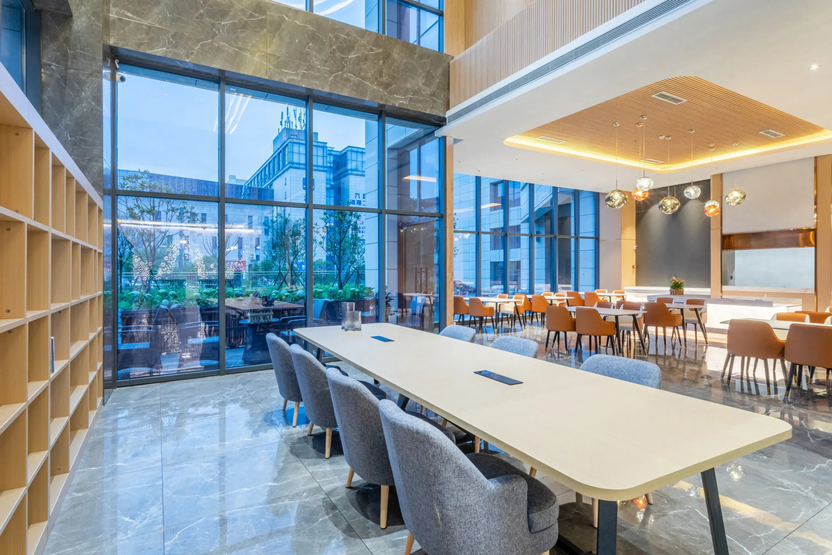 Qin Yue Shi Ye Hotel