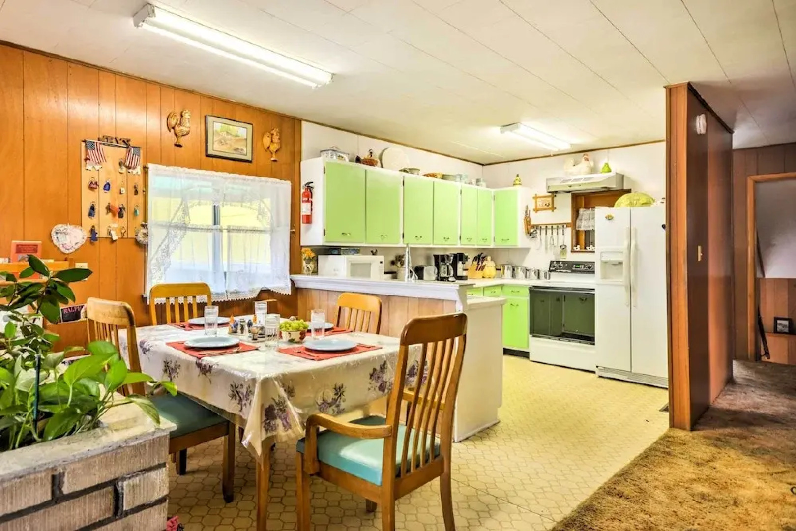 Bright Springer House w/ Hammock & Orchard Views!