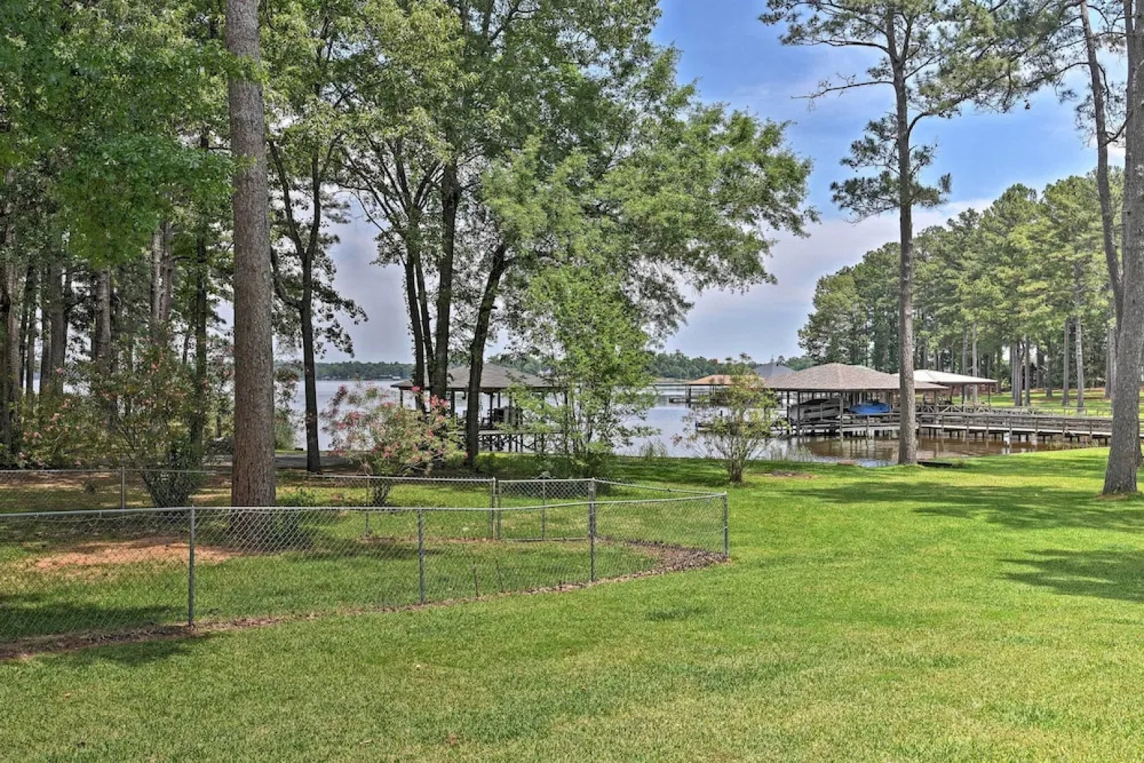Cozy Lakefront Benton Home ~ 20 Mi to Shreveport!