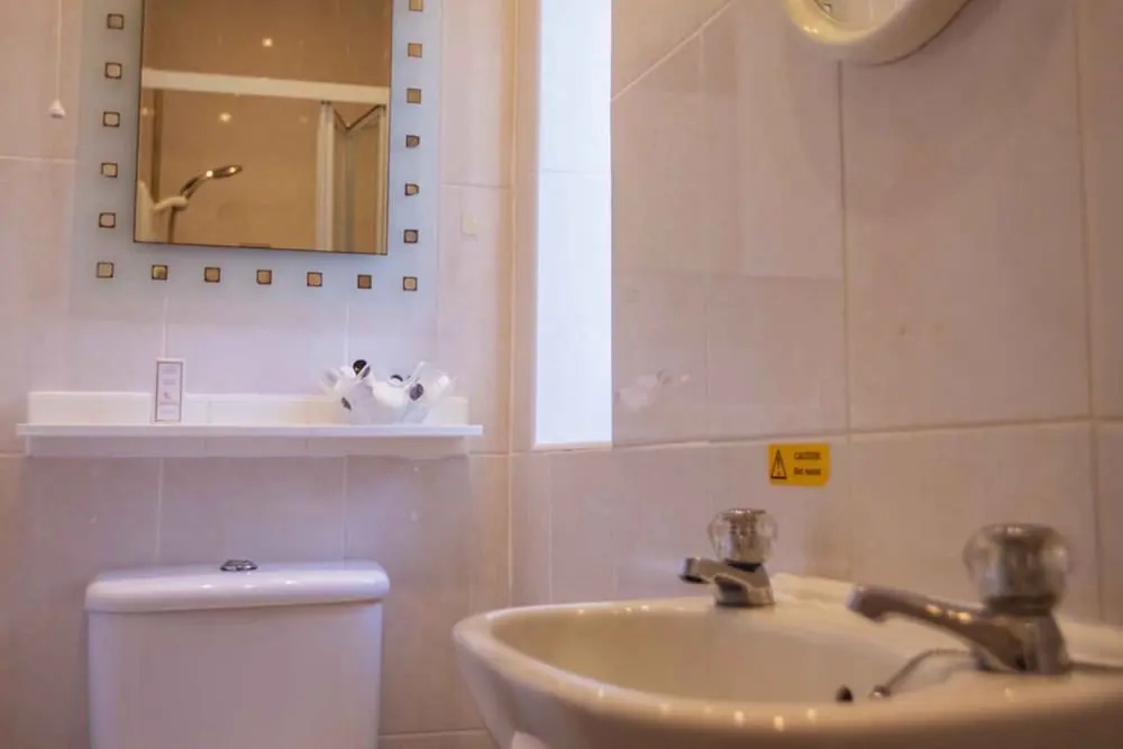 Cladda House & Holiday Apartments