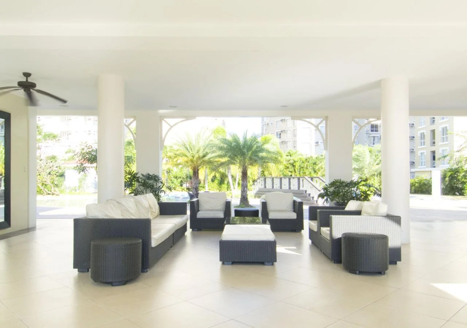 Bellini Suites at Presidio, Lakefront