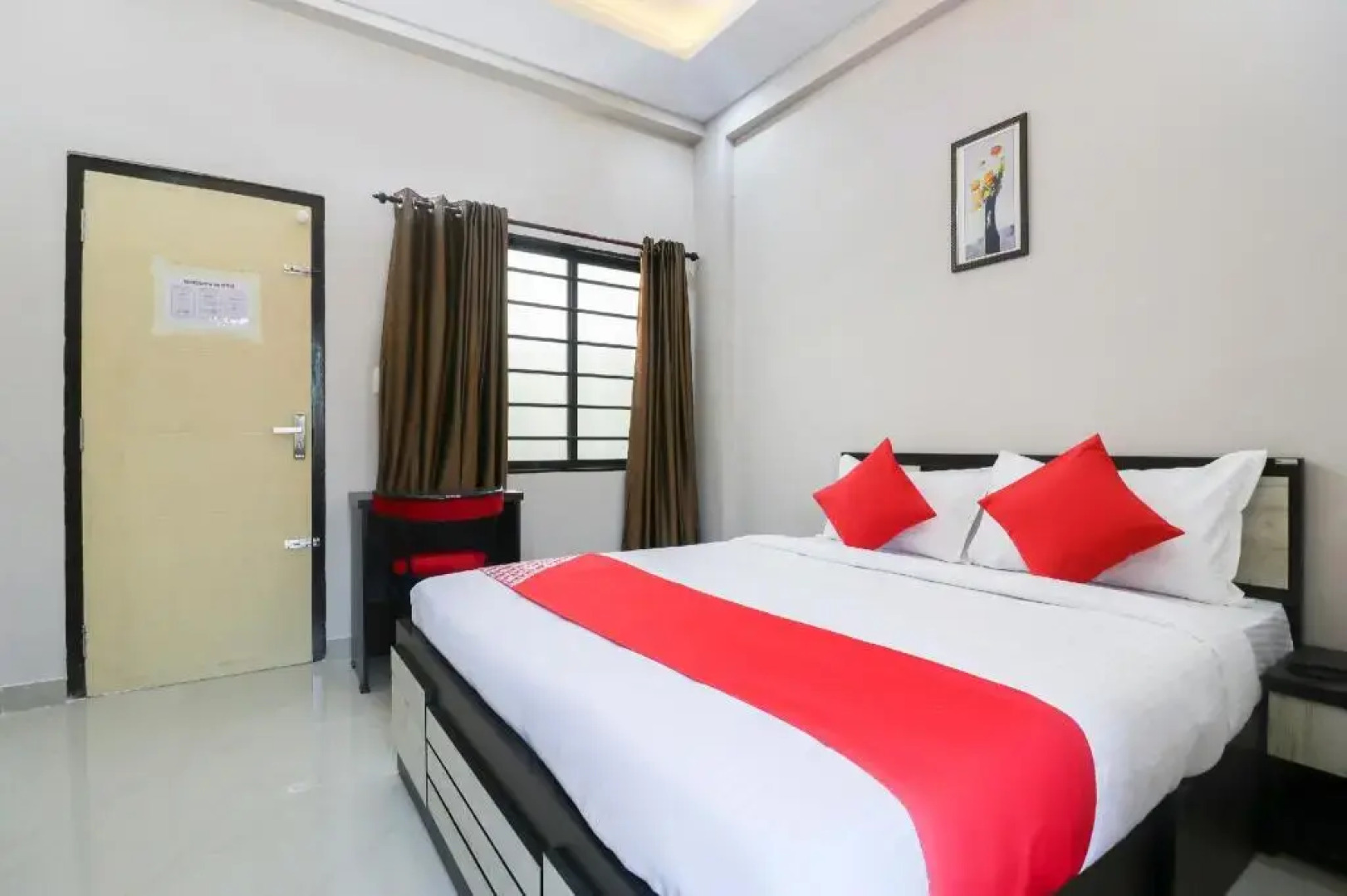 Fort Land Residency by OYO Rooms