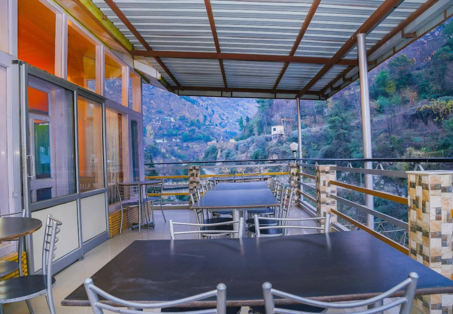 Hotel Mansarovar by OYO