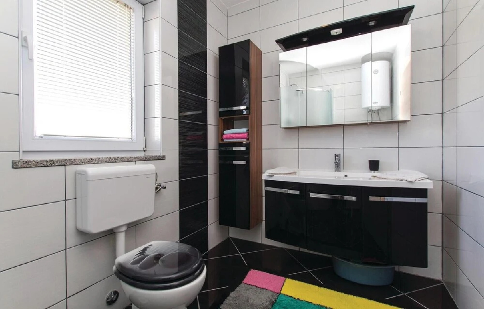 Beautiful Home in Vrecari With Wifi and 4 Bedrooms