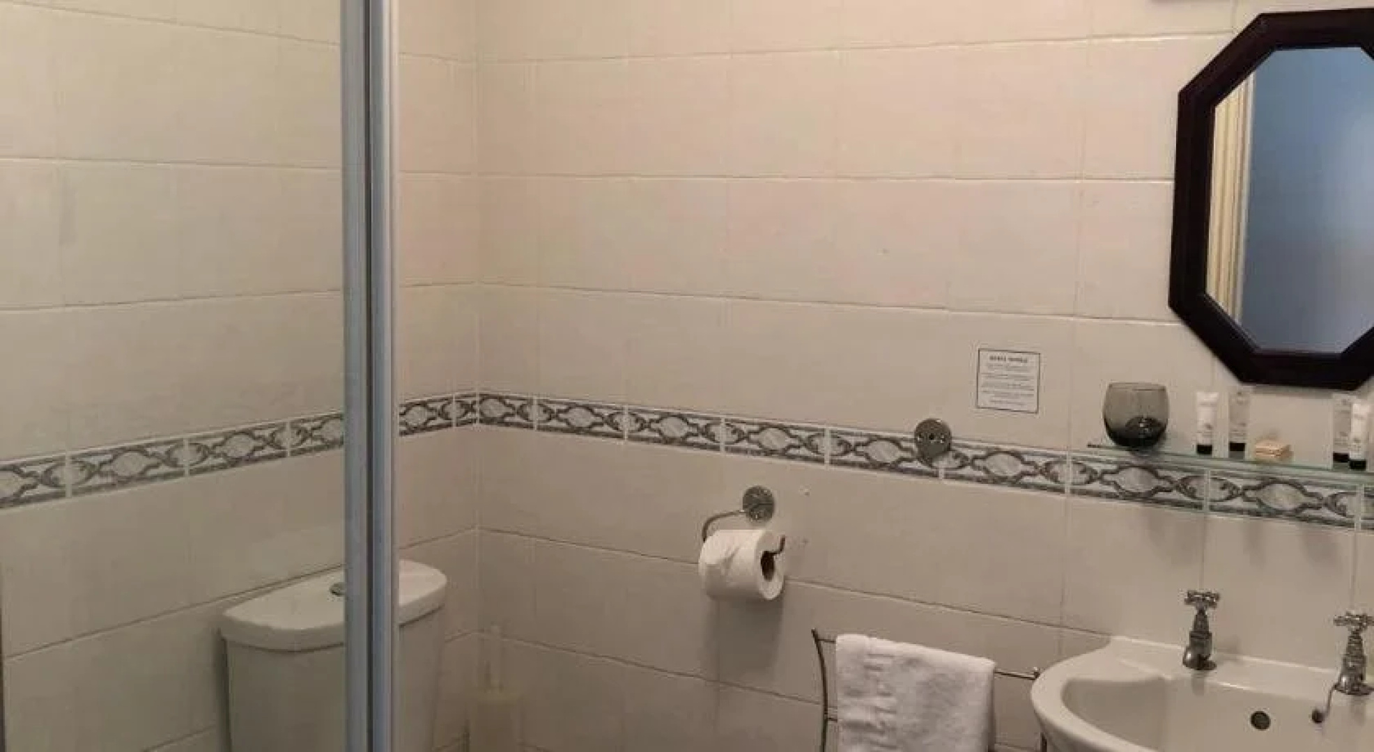 Shurland Hotel