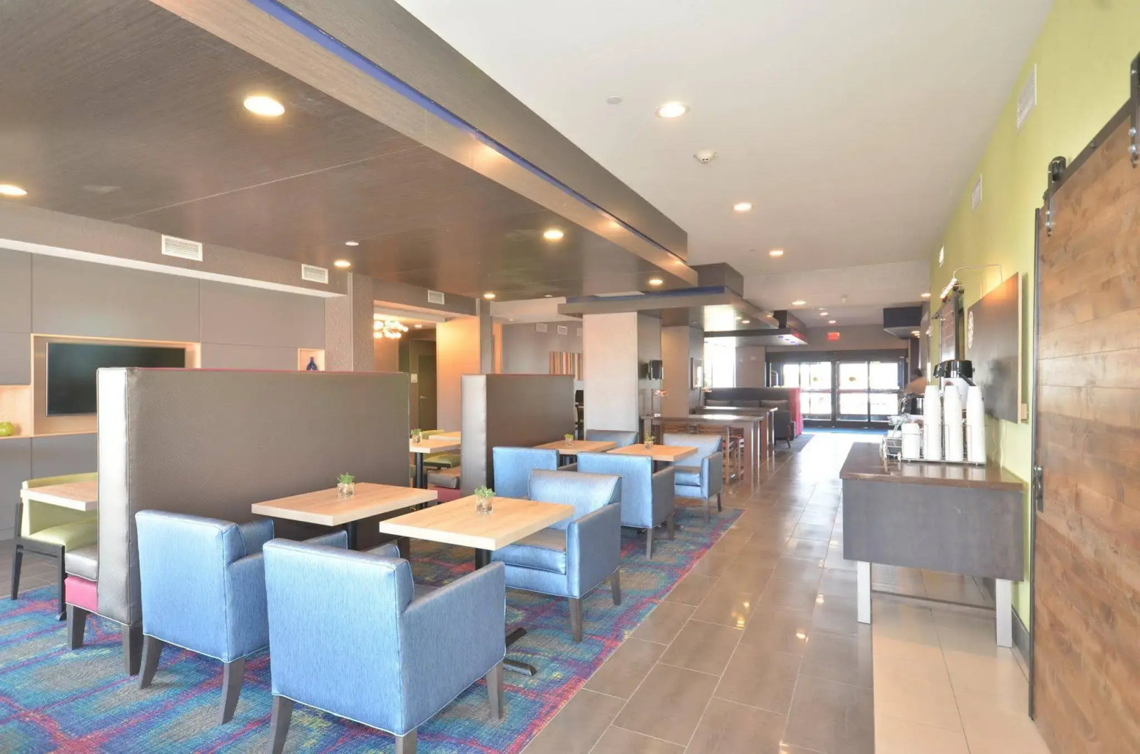 Holiday Inn Express & Suites Oklahoma City Mid - Arpt Area by IHG