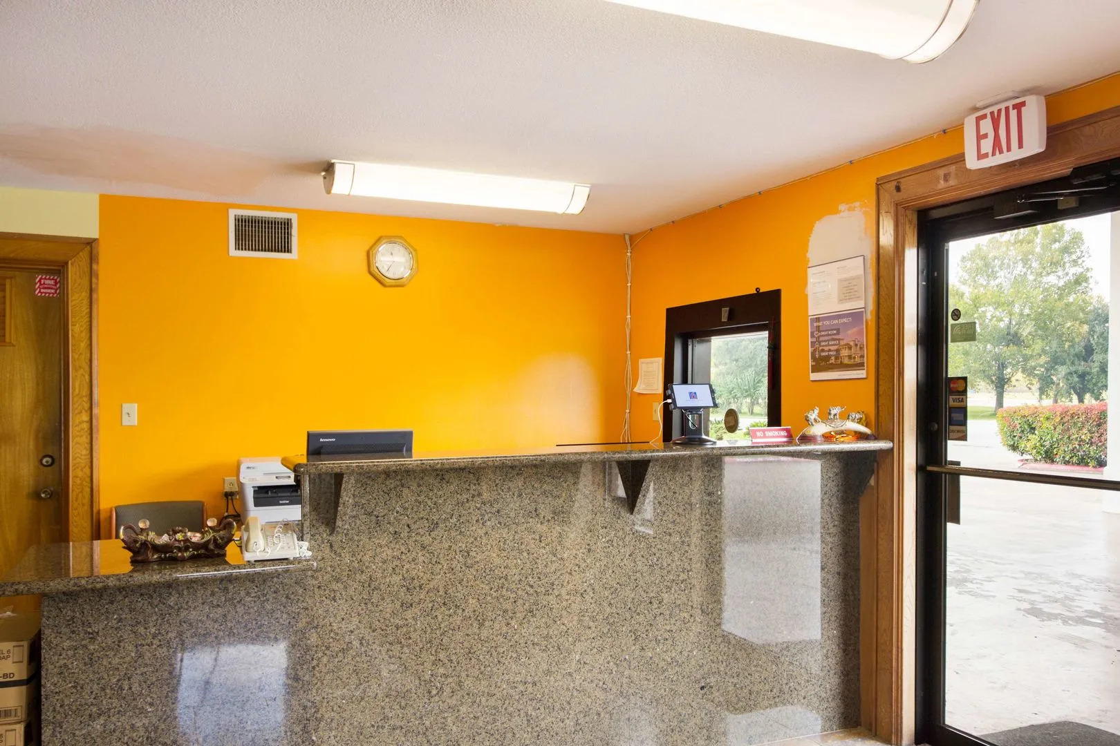 Scottish Inn & Suites