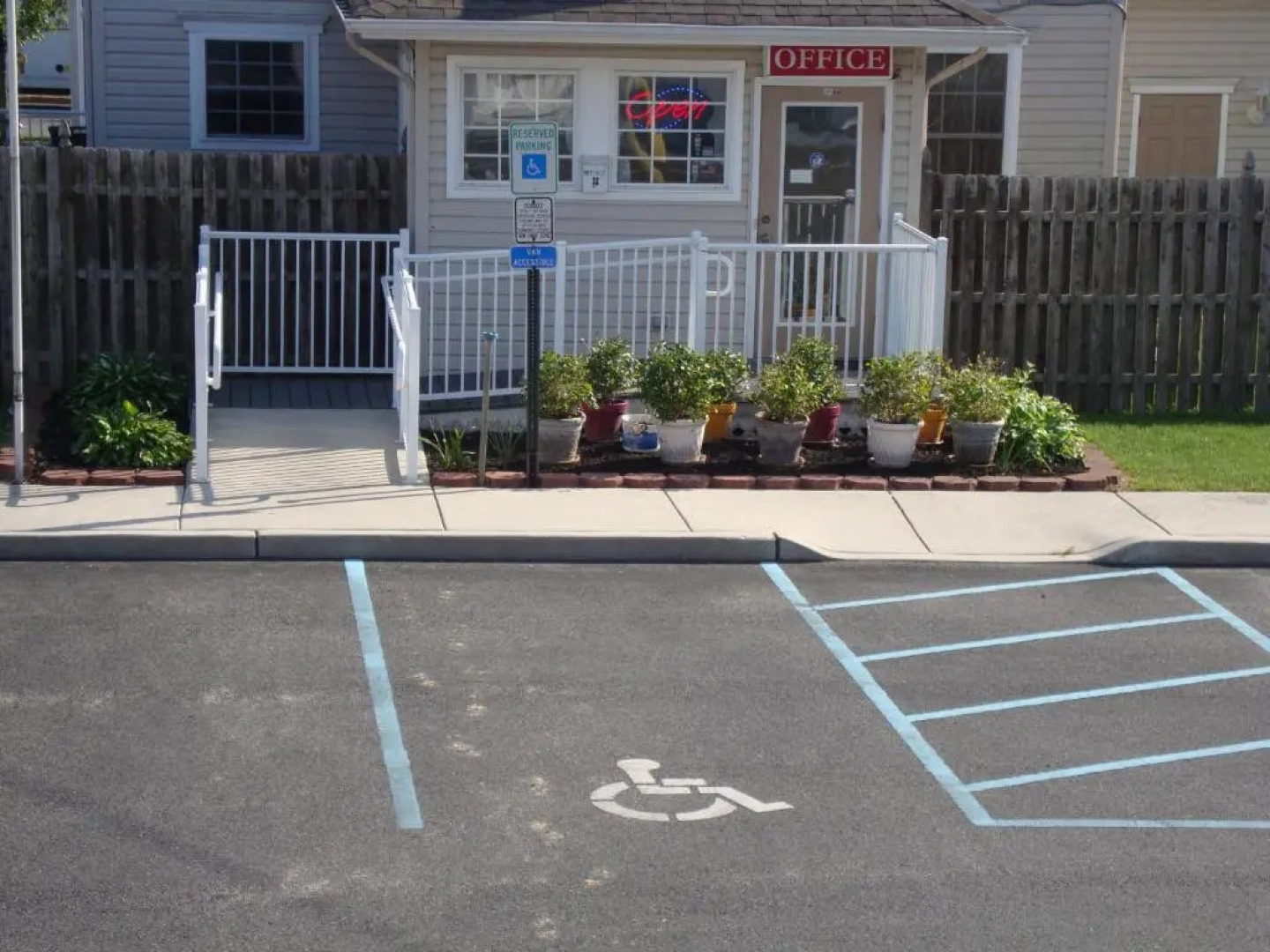 Budget Inn Motel Suites