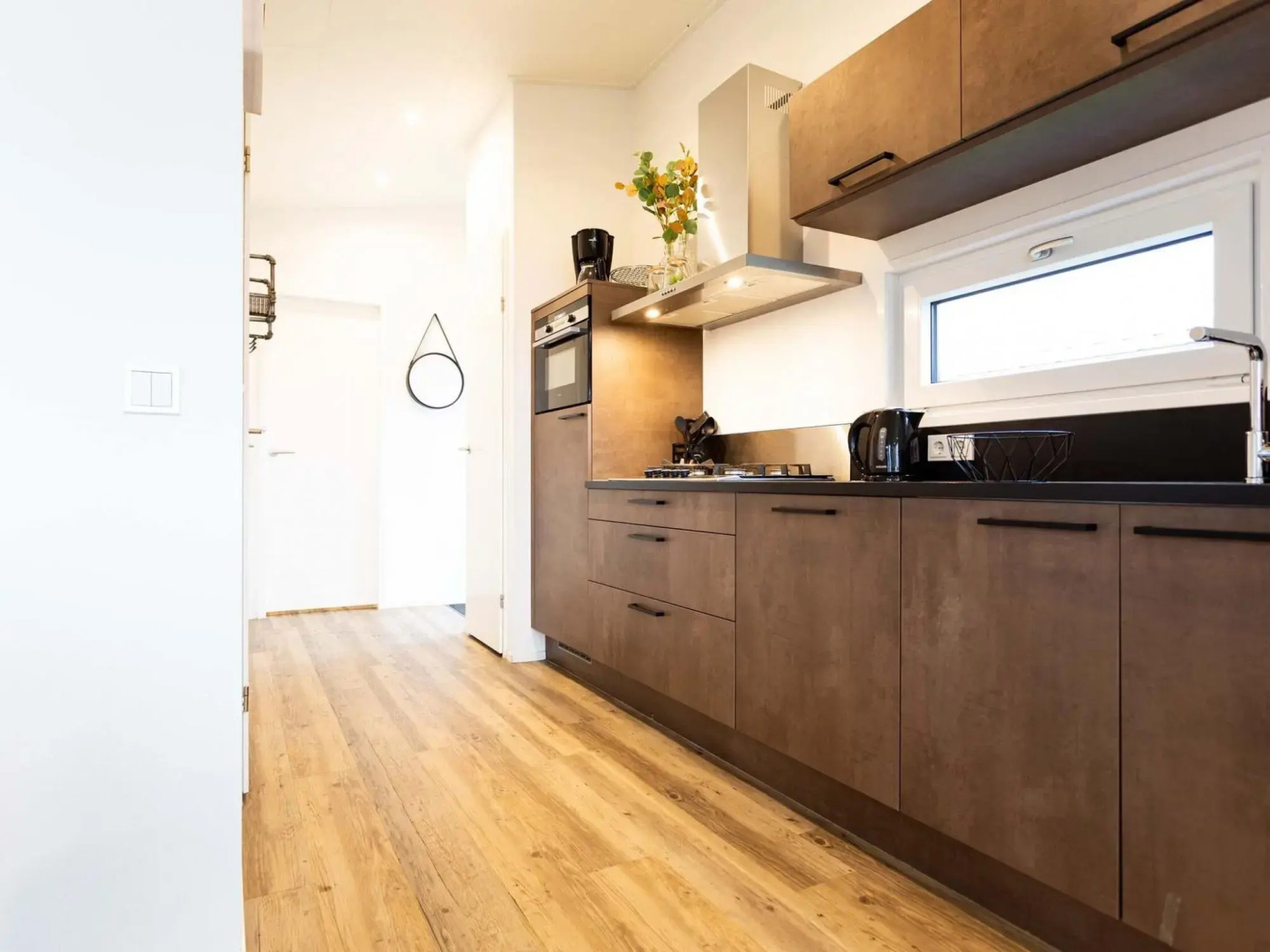 Modern chalet with outdoor sauna and spa, on a holiday park, Hoorn at 8 km.