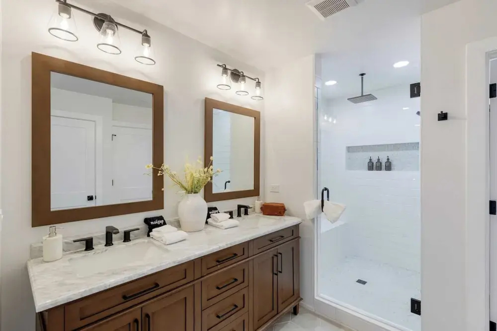 Hot Tub, Sauna & Red Rock Views Near Sedona Trails Sedona Serenity Retreat by Avantstay