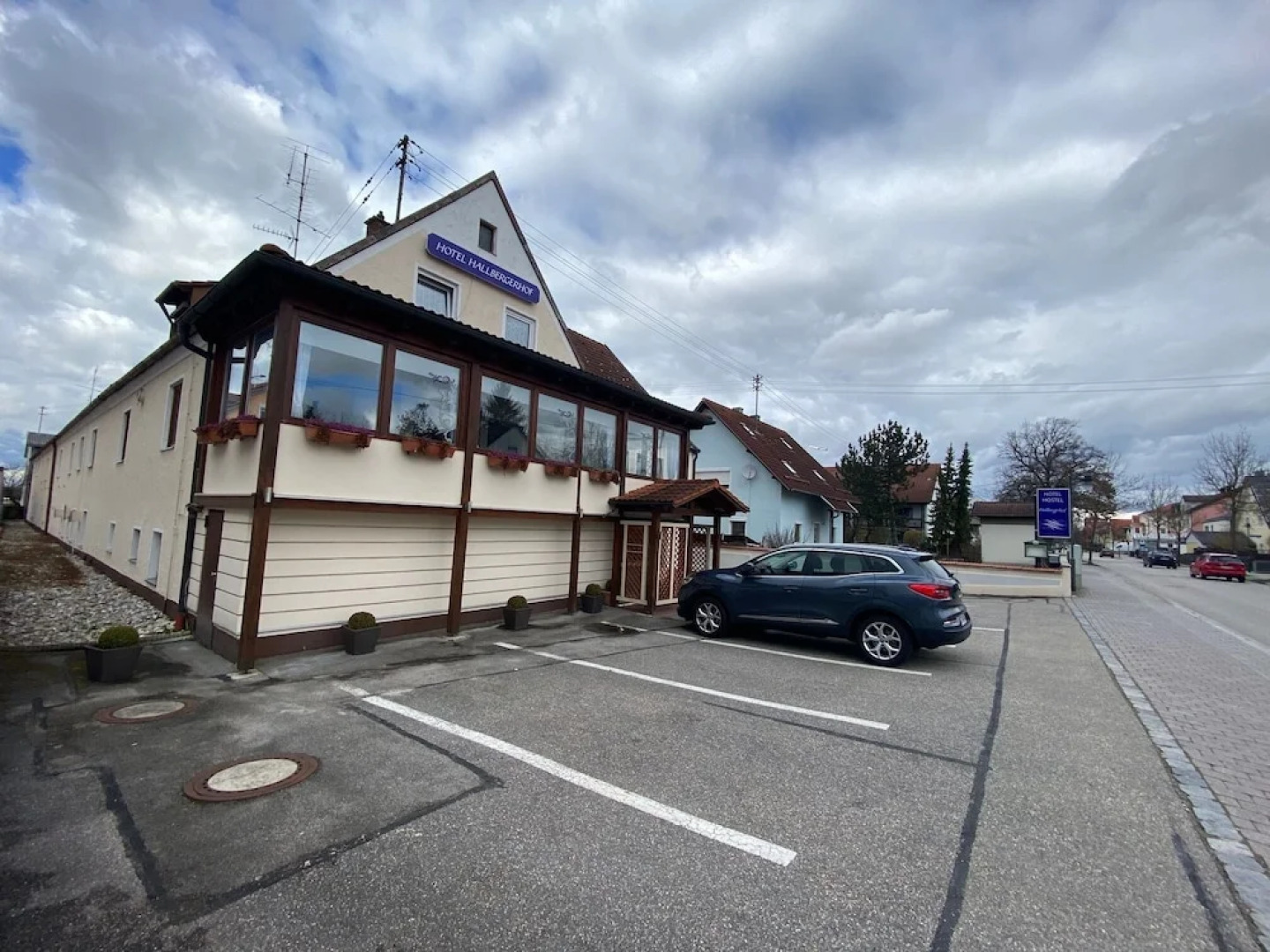 Hallbergerhof Hotel & Hostel