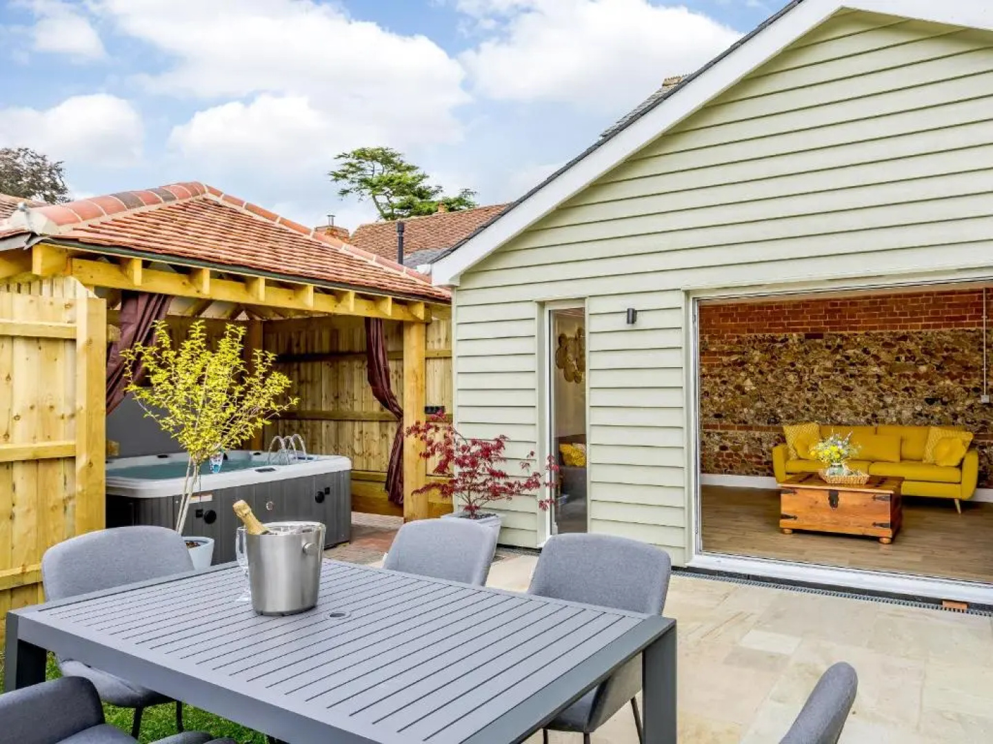 Toppesfield Hall Luxury Cottage With Hot Tub