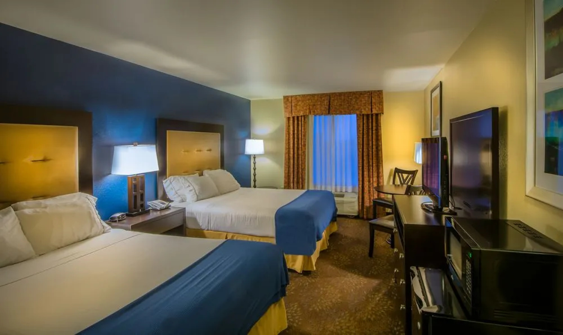 Holiday Inn Express & Suites South Haven