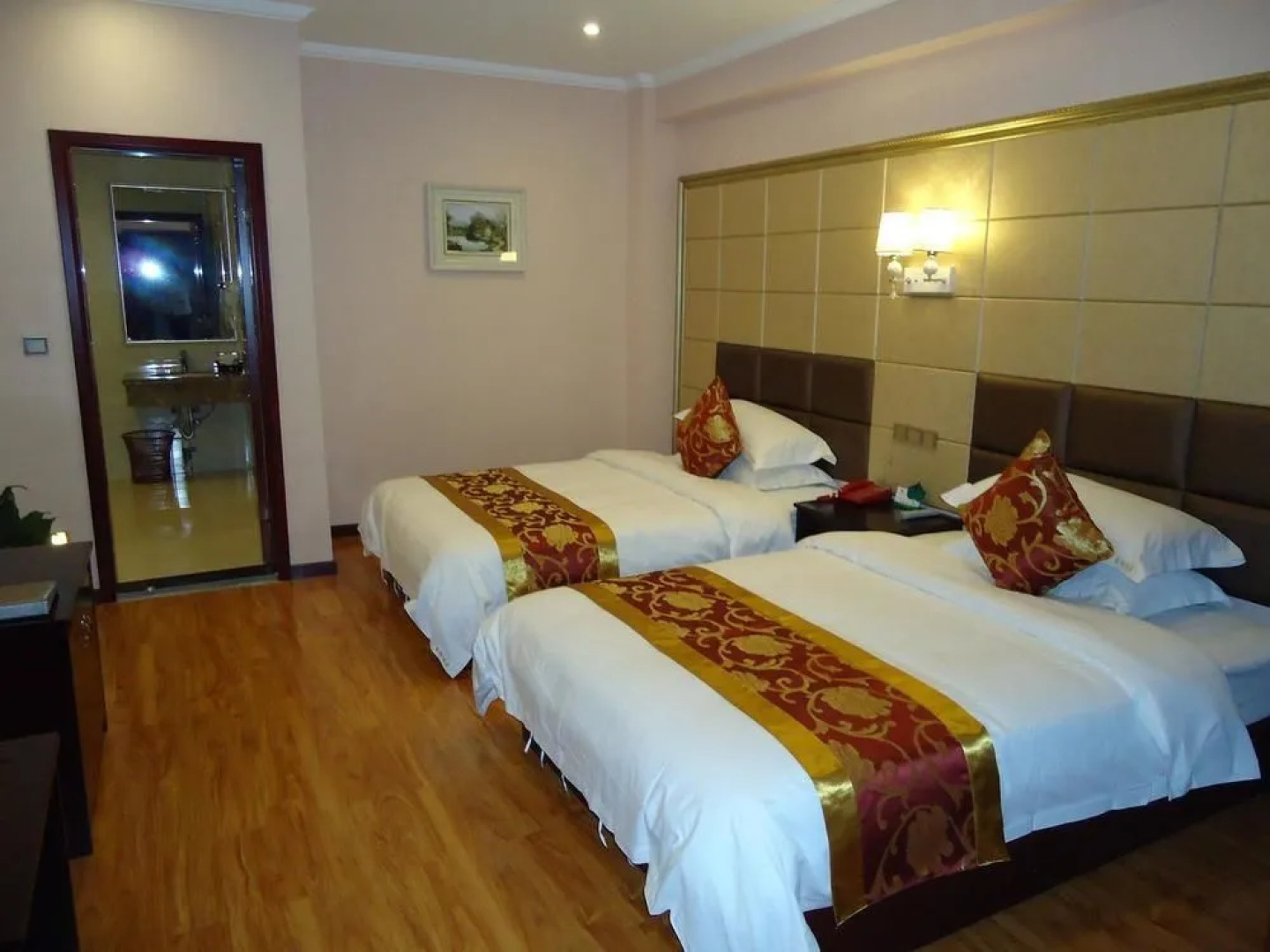 Mountain and Lake No.1 Hotel