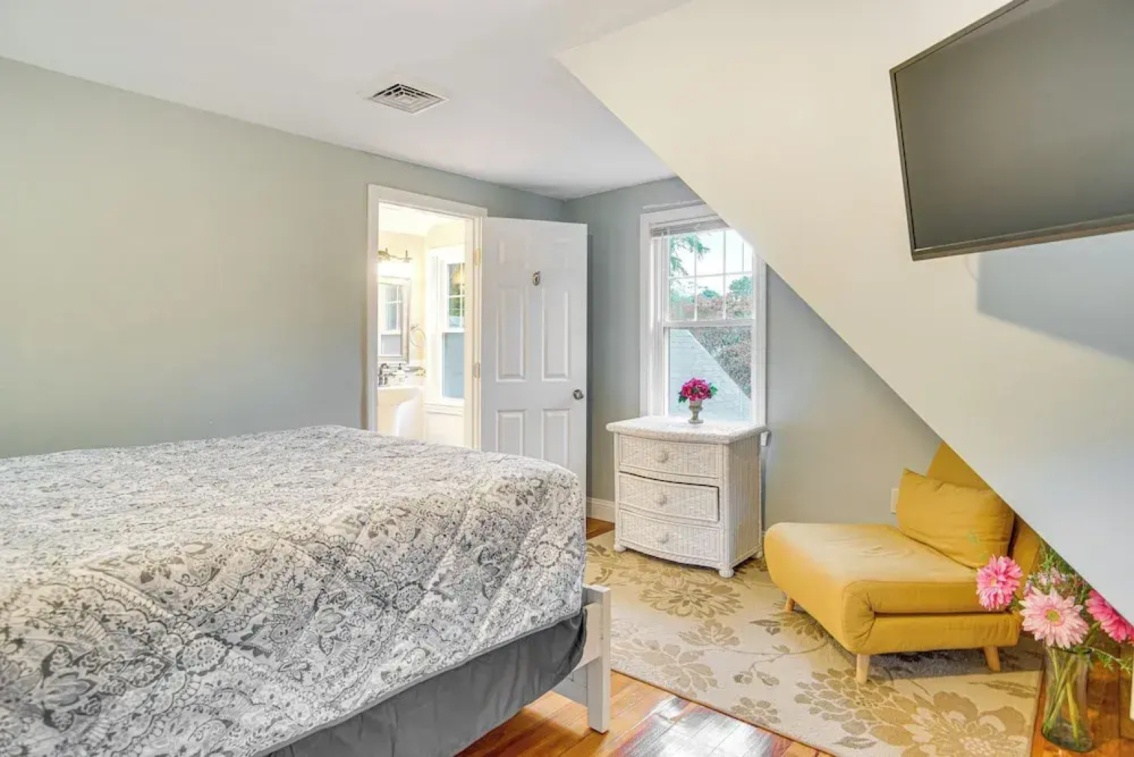 < Half-mi to Shore: Harwich Port Beach House