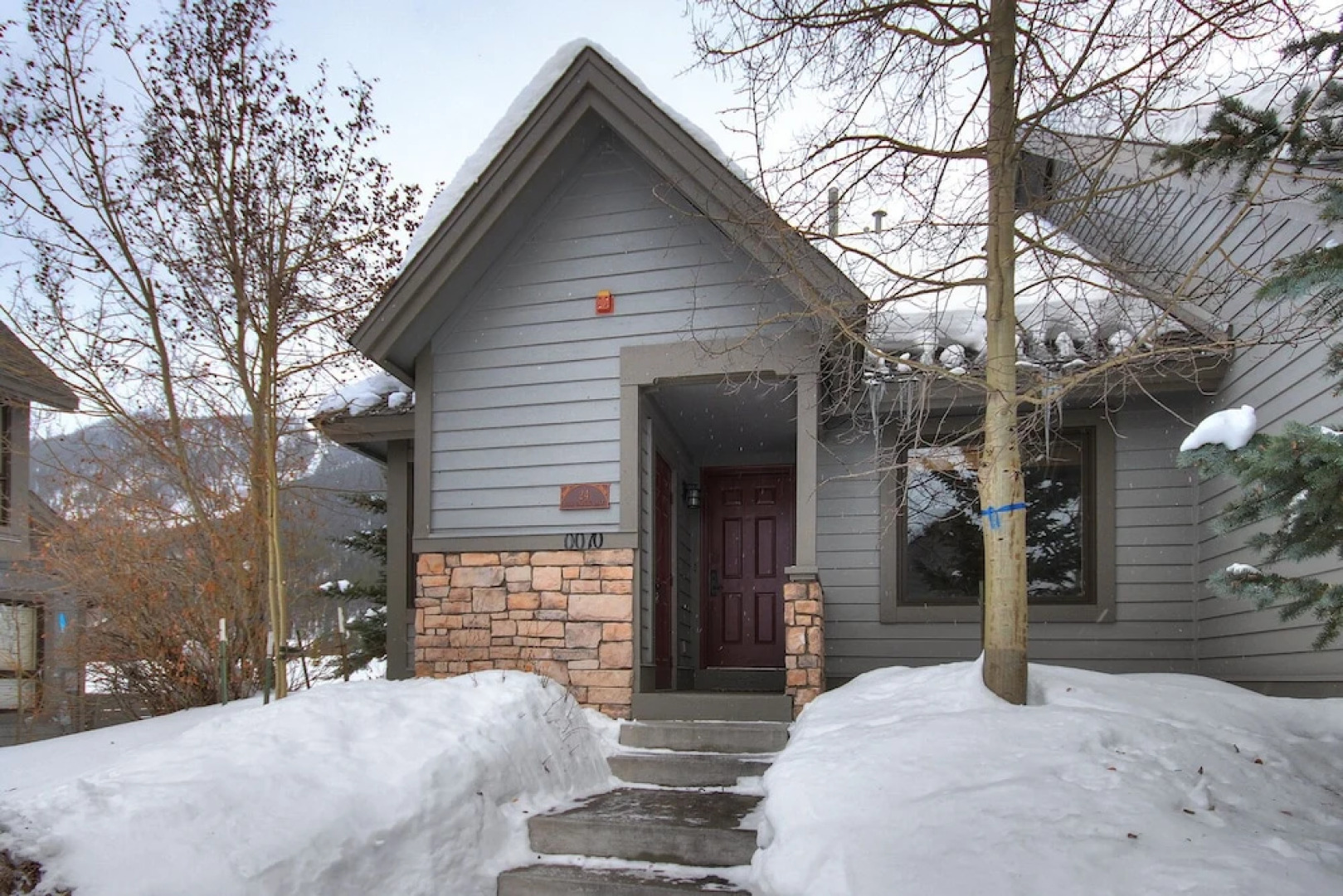 Private Home With A Beautiful Mountain Vista - Woods24 by RedAwning