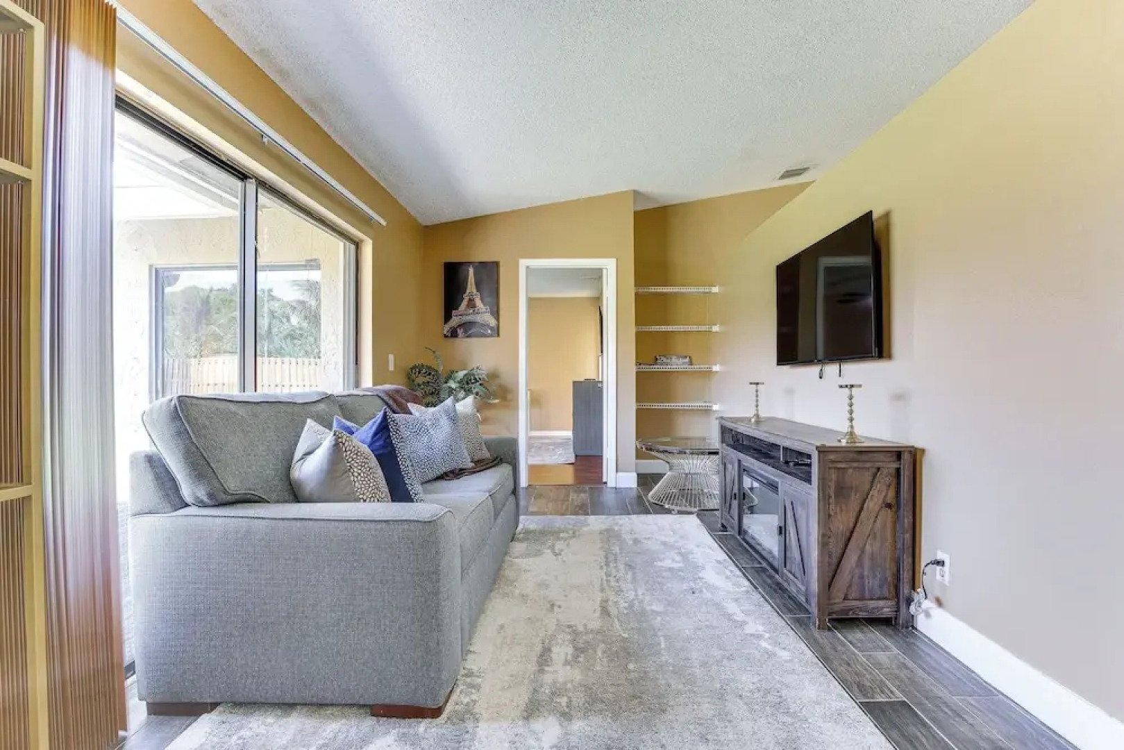 Near Beaches: Pet-friendly Sunrise Escape w/ Patio