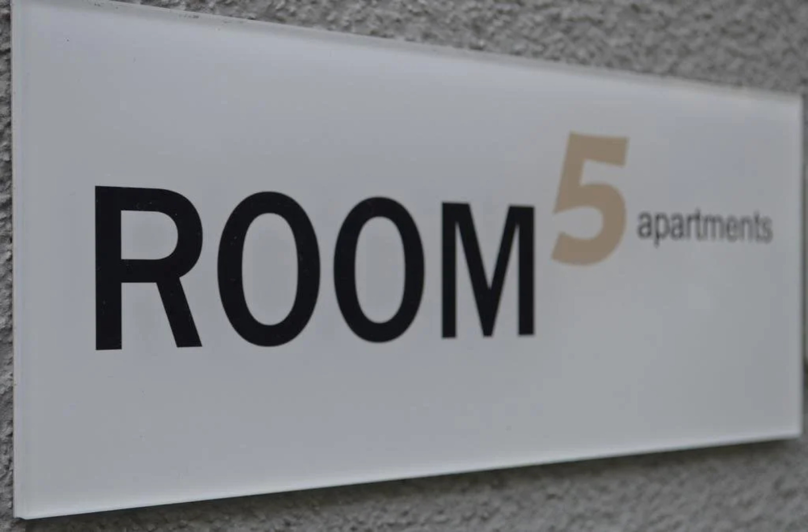 Room 5 Apartments