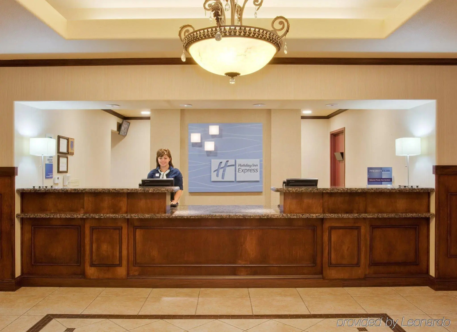 Holiday Inn Express & Suites Dinuba West by IHG