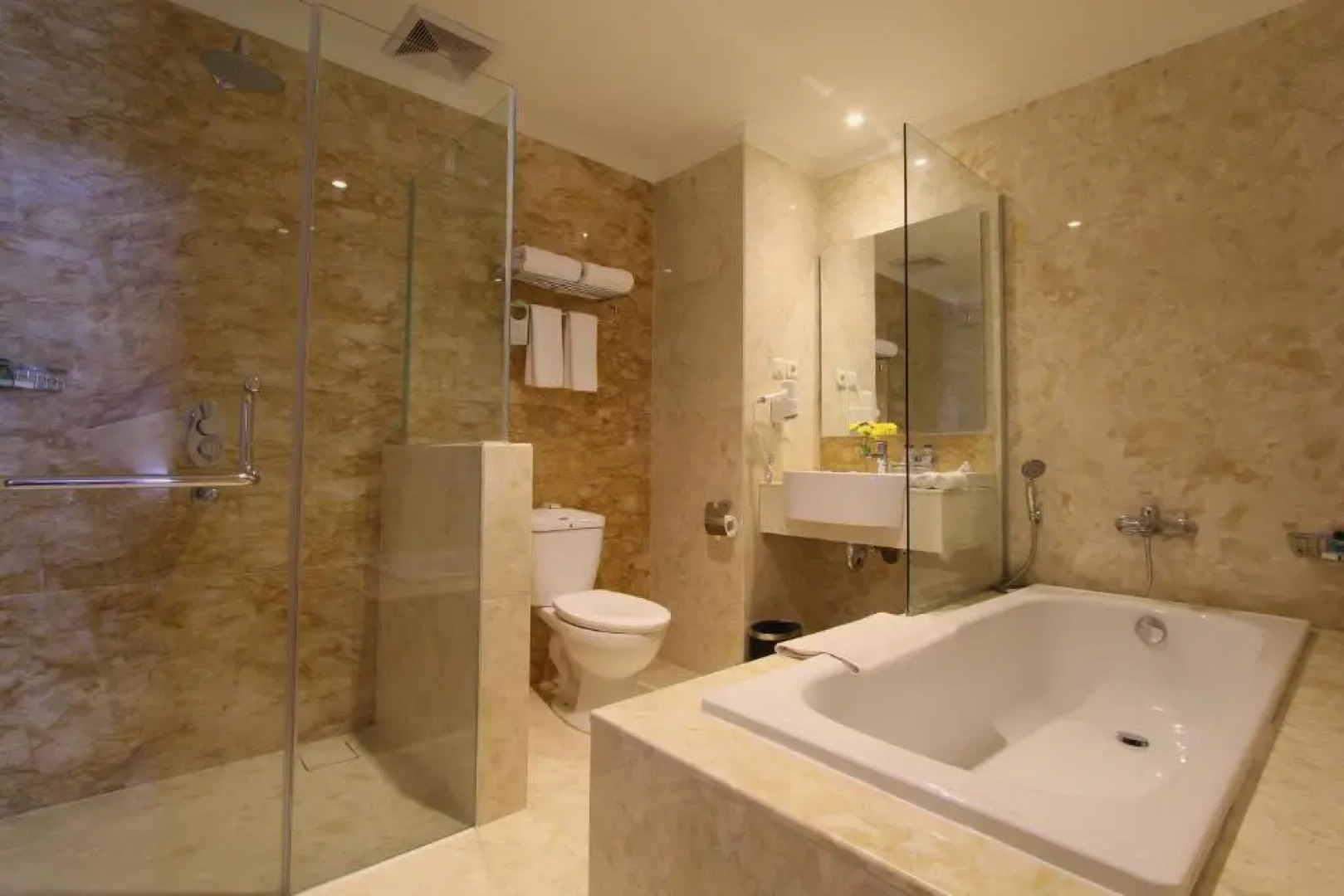 Lorin Syariah Solo Hotel