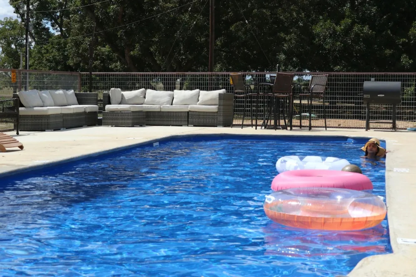 18 Son's Geronimo - Birdhouse Cabin