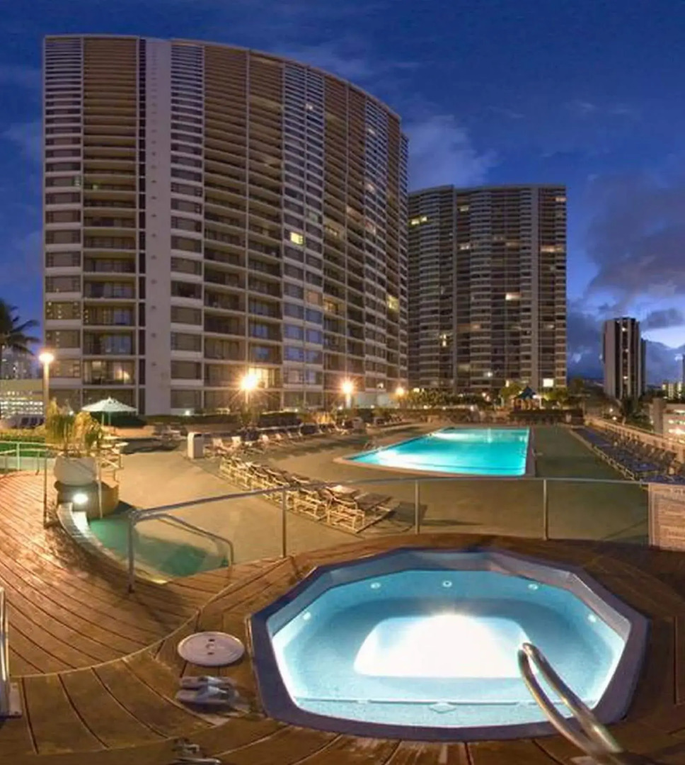 Waikiki Banyan - Ocean View Tower 1 Suite 2214
