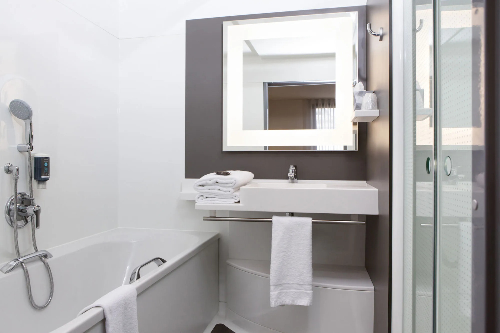 B&B HOTEL Rueil-Malmaison Gare