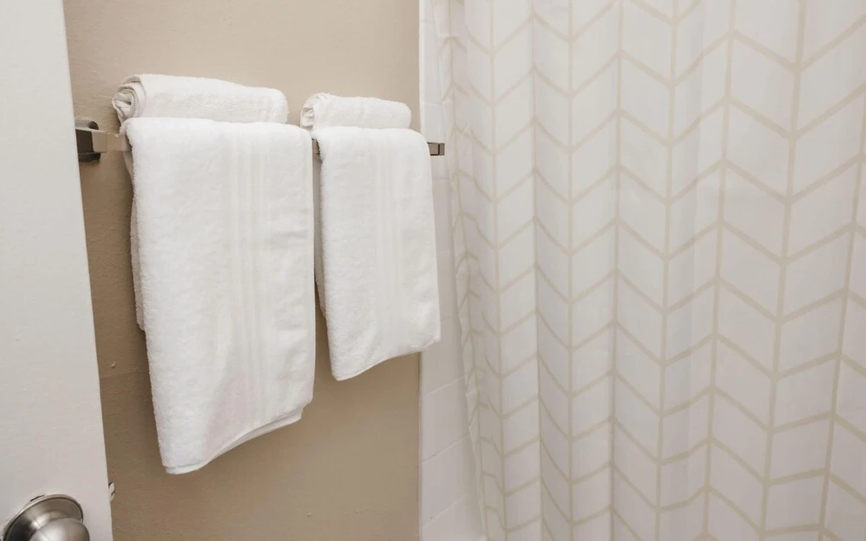 Comfortable 1BR APT With a 24-hour Fitness Center