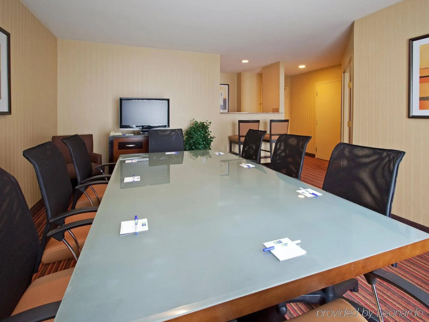 Holiday Inn Express Suites Belmont by IHG