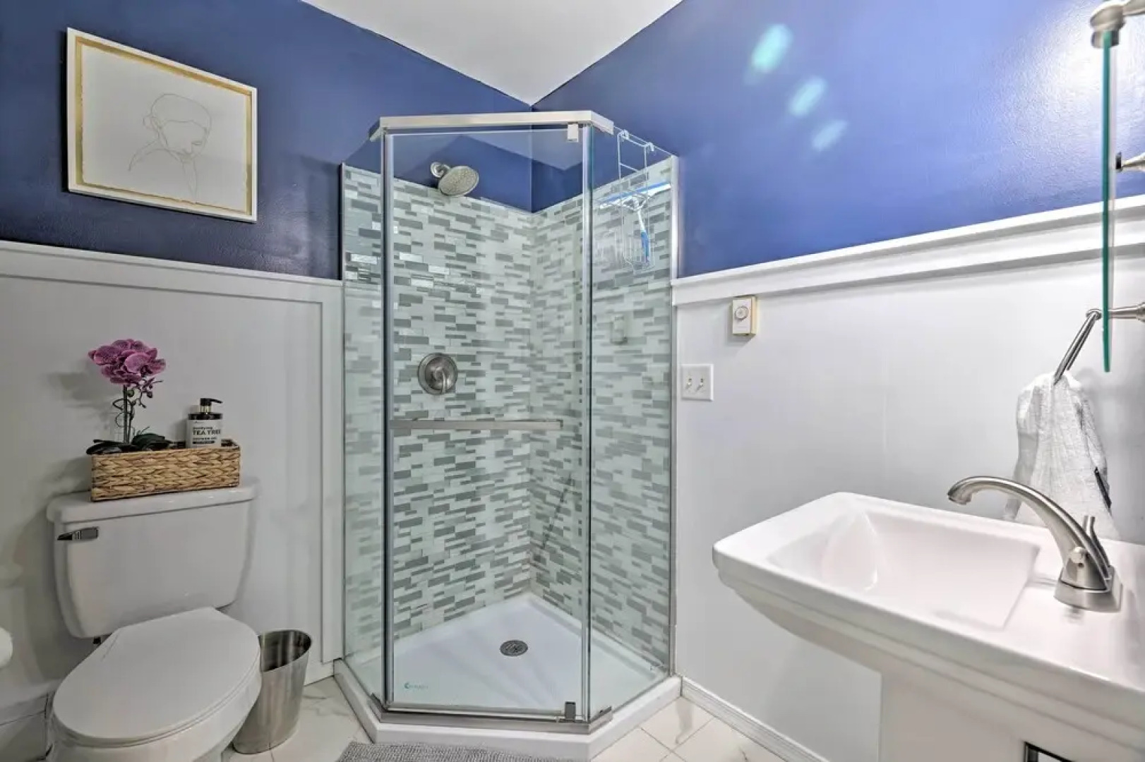 Tobyhanna Home w/ Hot Tub, Fire Pit, Deck + Grill!