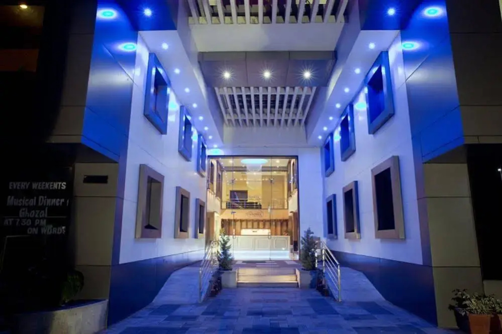 Hotel Pookodans International