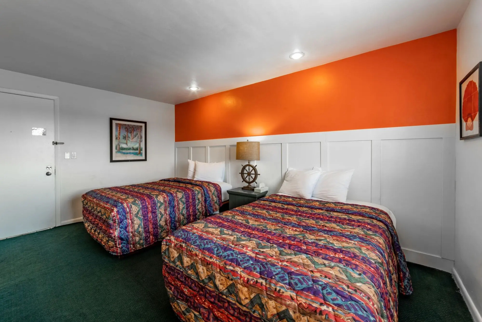 Captain's Table Hotel