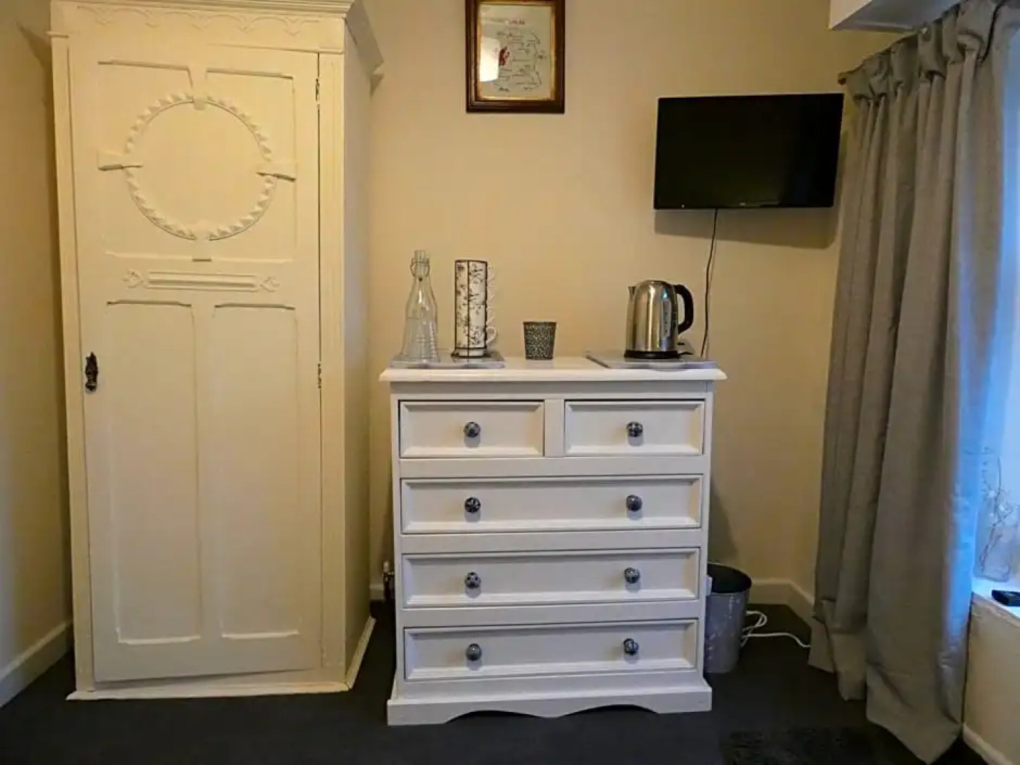 The Farmers Arms, Cwmdu