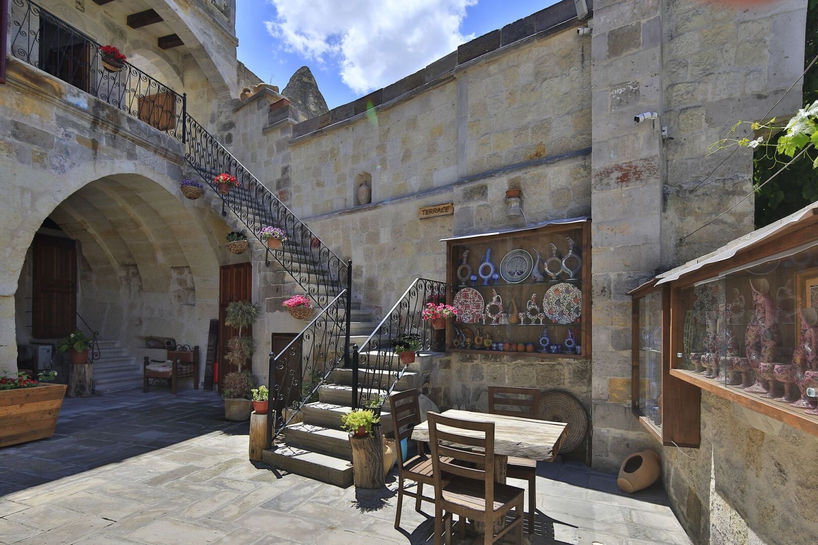 Aren Cave Hotel & Art Gallery