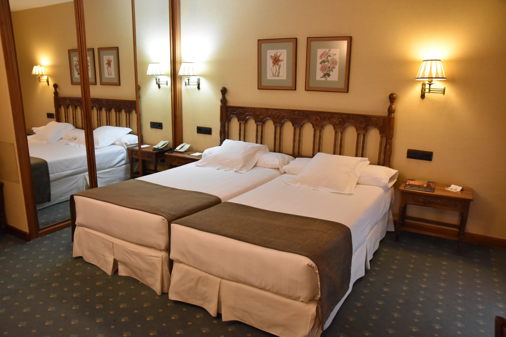 Hotel Ele Puente Romano