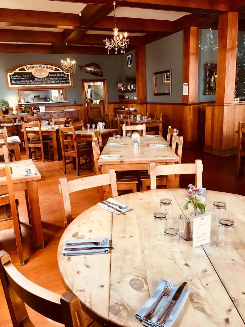 Raglan Harbour View Hotel