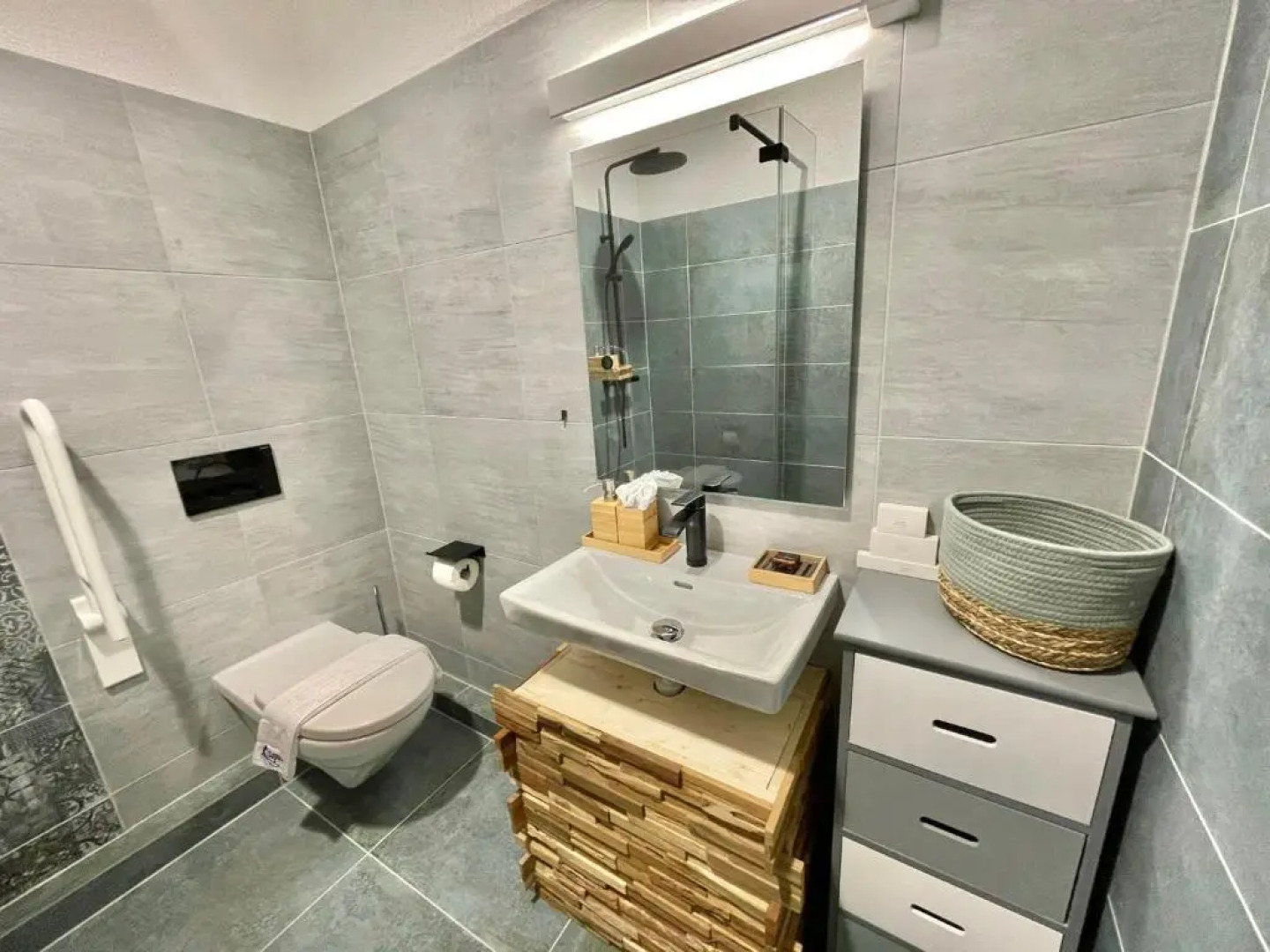 The 5 Continents - All 3 floors by Stay Swiss