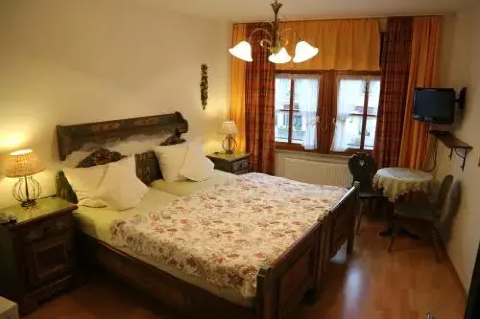 Winzerhäuschen am Brunnen