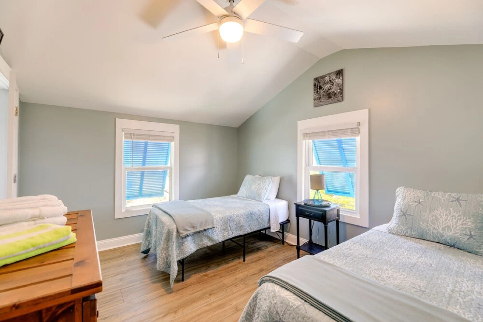 Emerald Isle Retreat - Steps Away From Beach!